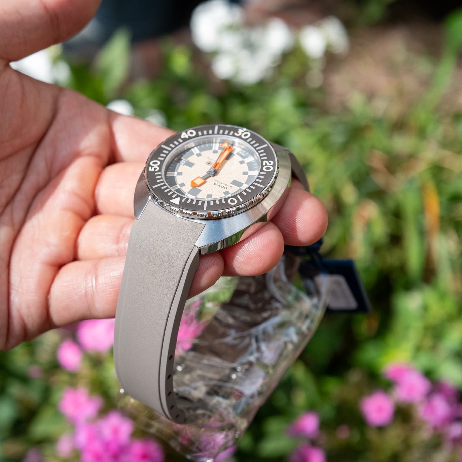 Doxa X Hodinkee SUB Army 200T — image 4