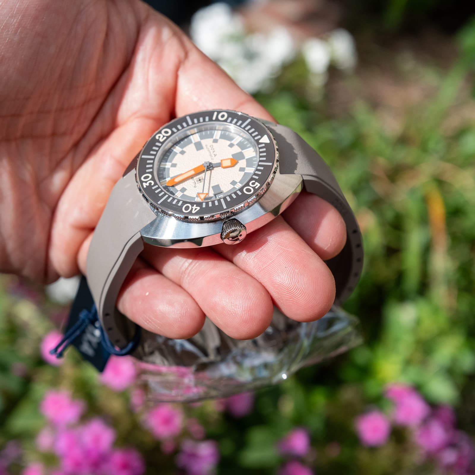 Doxa X Hodinkee SUB Army 200T — image 3