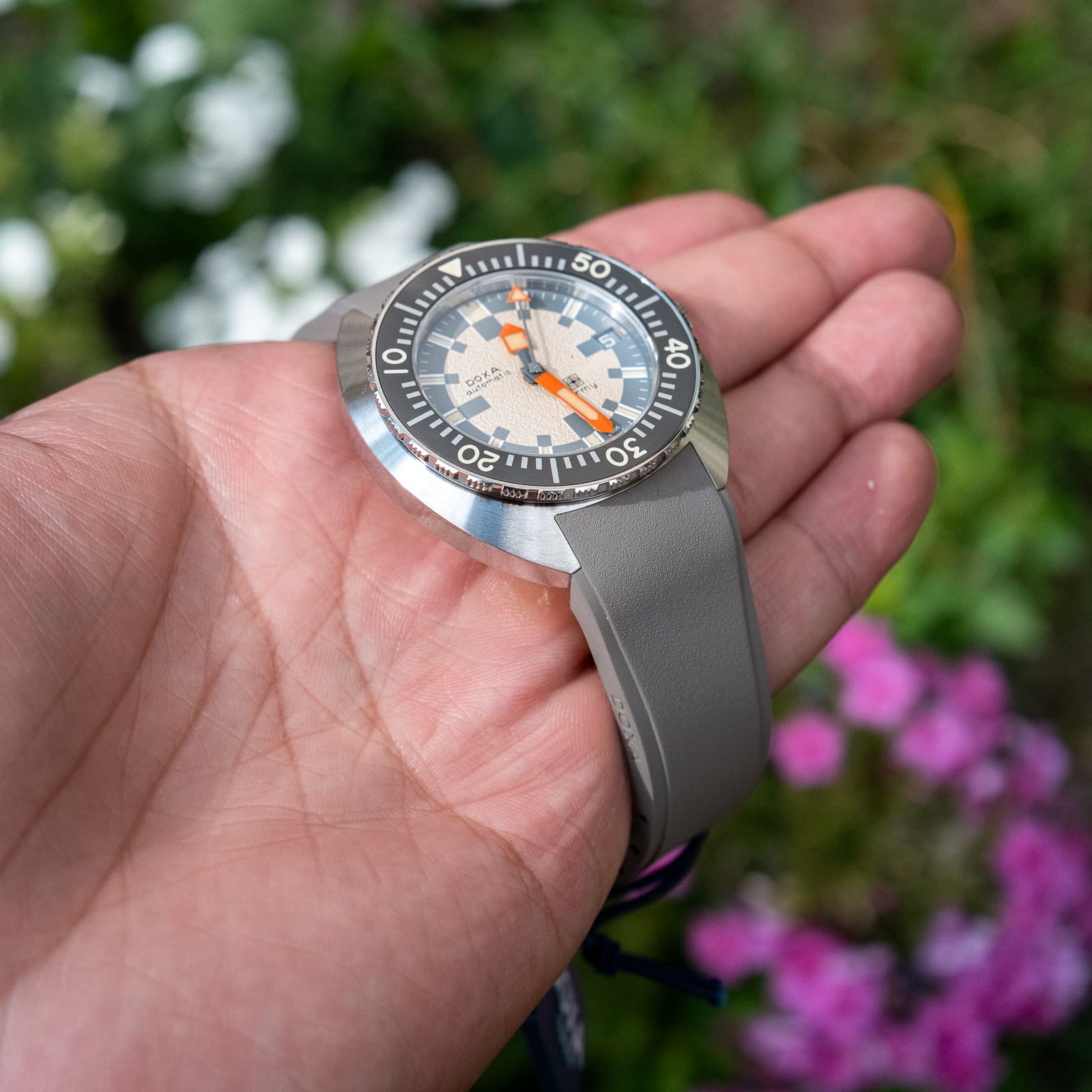 Doxa X Hodinkee SUB Army 200T — image 2